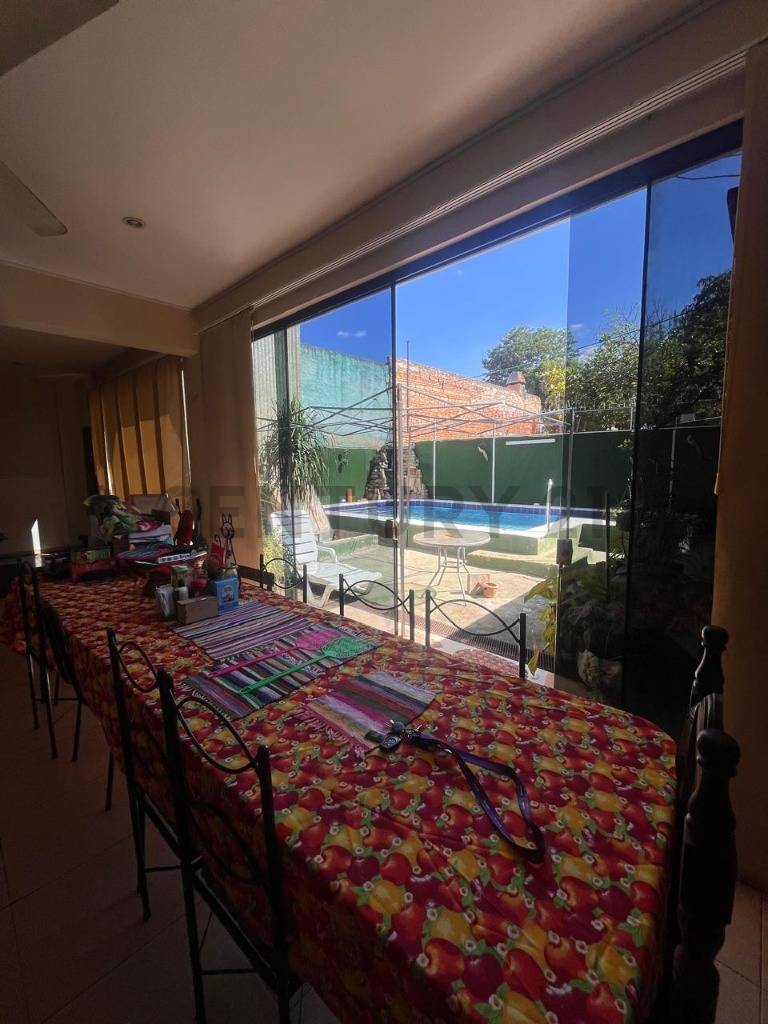 Residencia familiar con excelente ubicación en Loma Pyta - 3