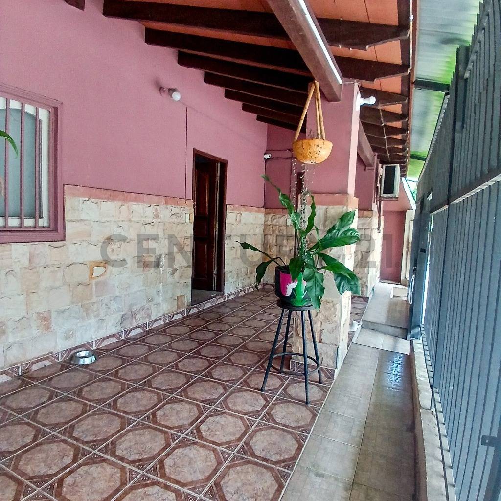 En venta casa en Loma Pyta - imagen 4