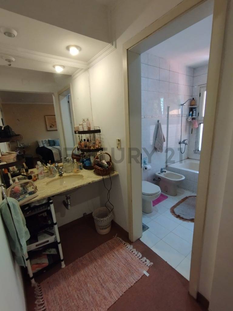 VENDO CASA EN ESQUINA EN EXCELENTE UBICACION - imagen 14