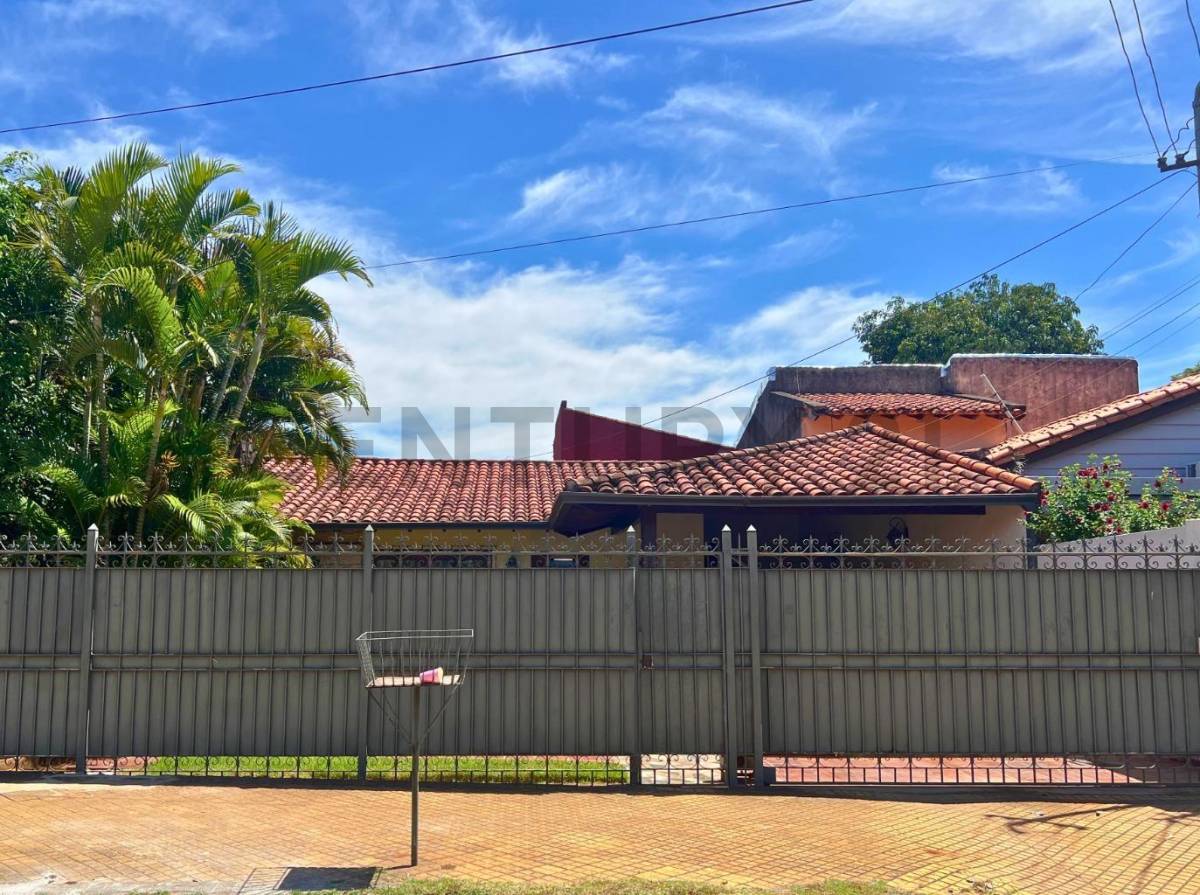 CASA CON EXCELENTE UBICACIÓN EN BARRIO LOS LAURELES - imagen 3
