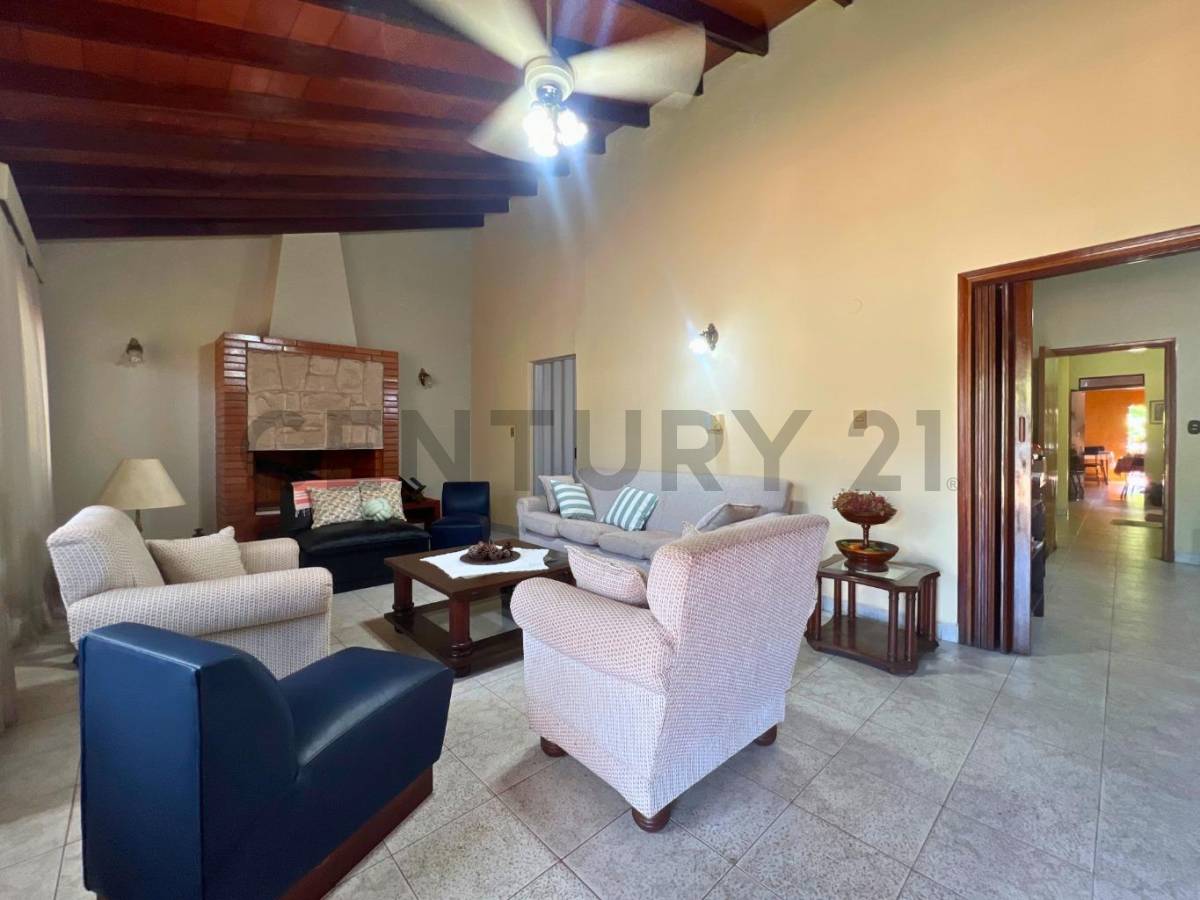 CASA CON EXCELENTE UBICACIÓN EN BARRIO LOS LAURELES - imagen 4