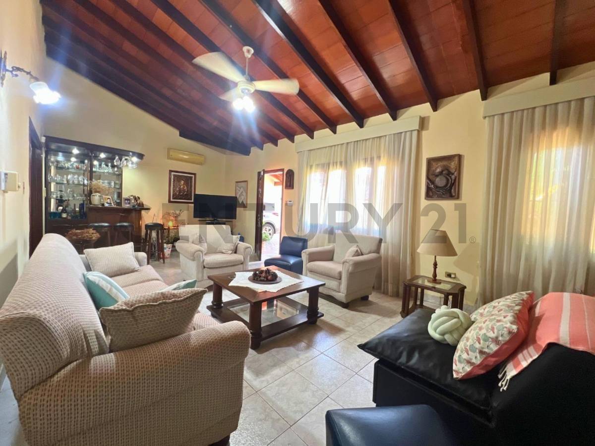 CASA CON EXCELENTE UBICACIÓN EN BARRIO LOS LAURELES - imagen 5