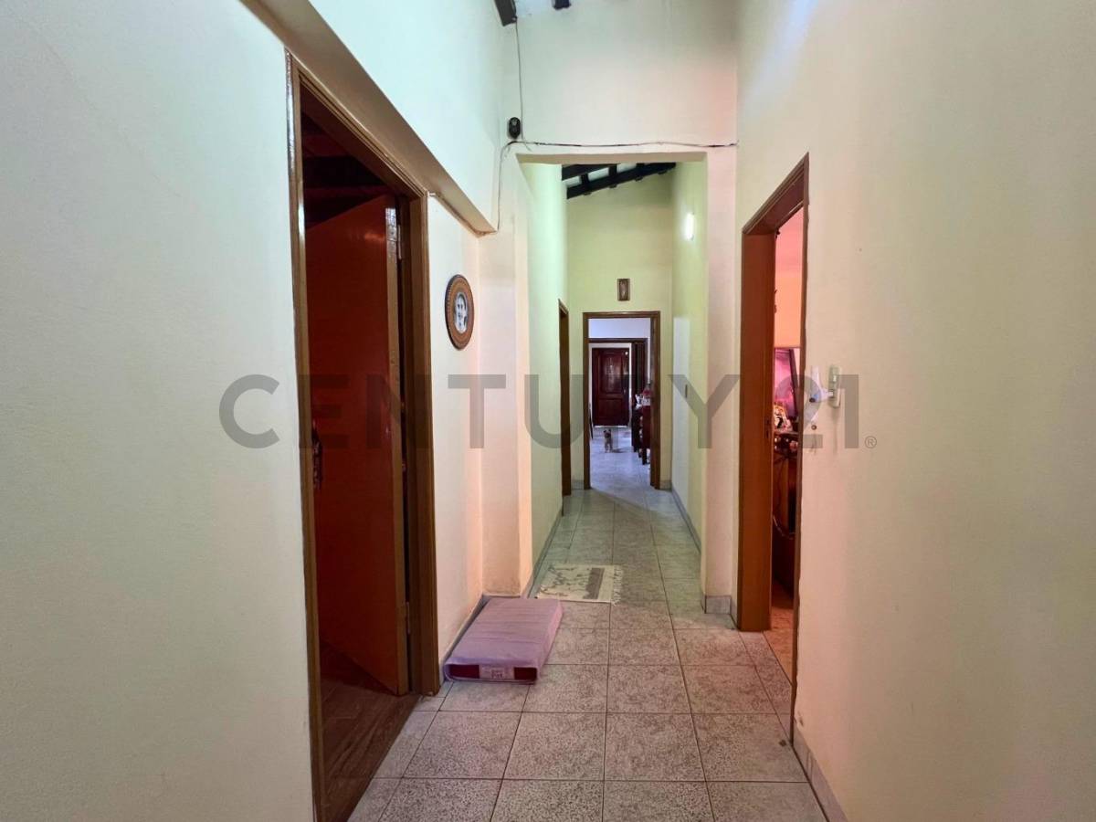 CASA CON EXCELENTE UBICACIÓN EN BARRIO LOS LAURELES - imagen 7