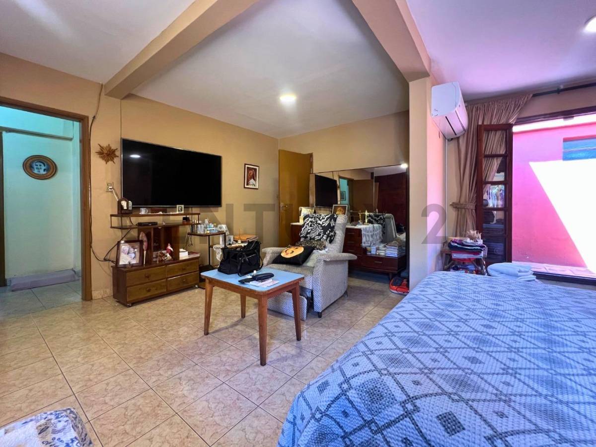 CASA CON EXCELENTE UBICACIÓN EN BARRIO LOS LAURELES - imagen 9