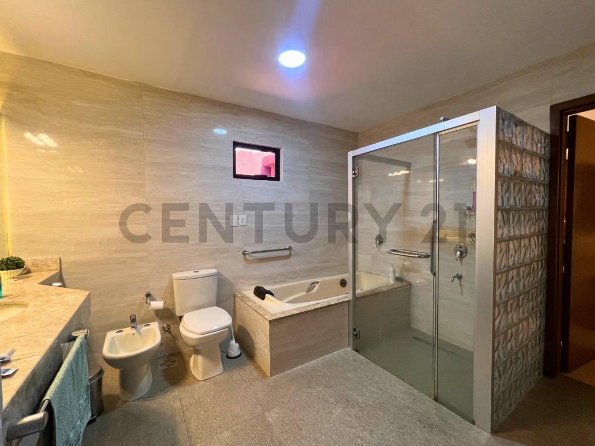 CASA CON EXCELENTE UBICACIÓN EN BARRIO LOS LAURELES - imagen 10
