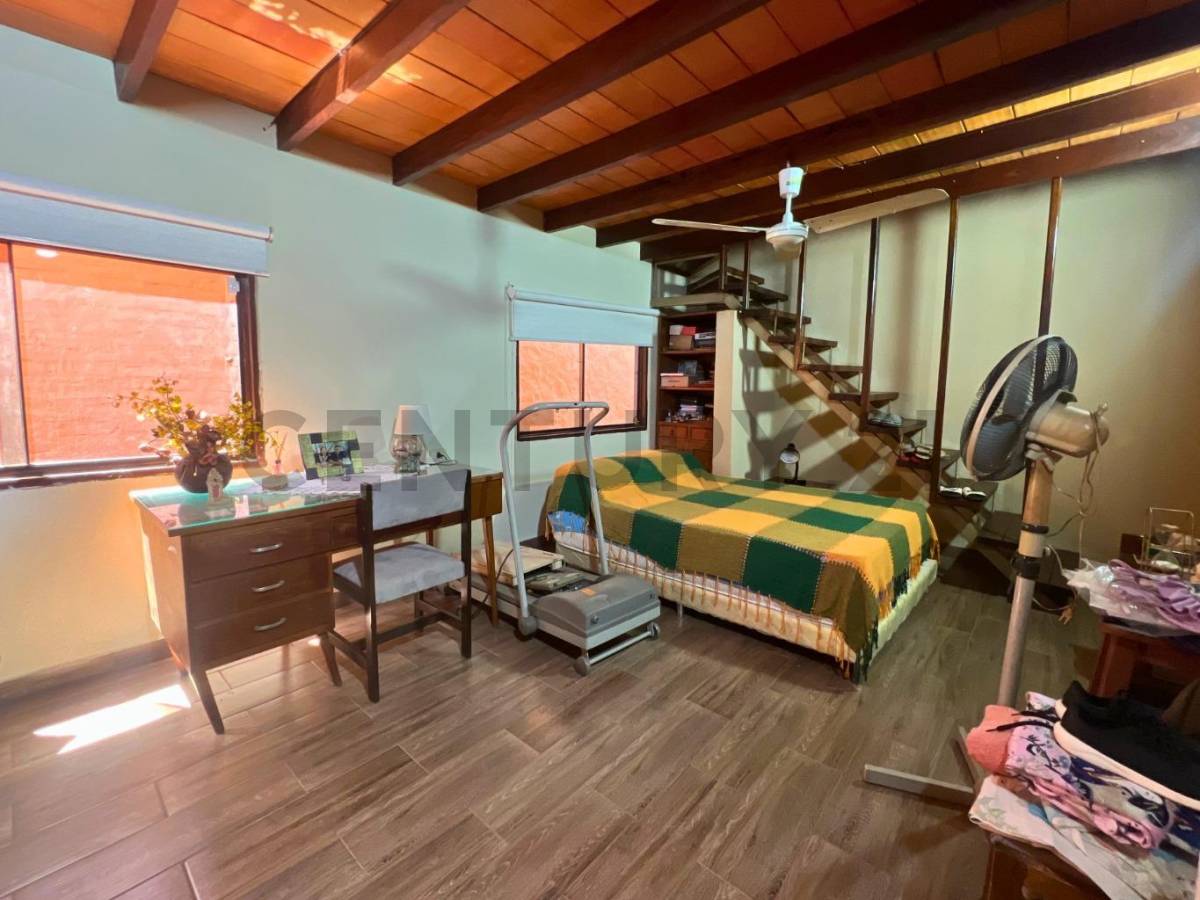 CASA CON EXCELENTE UBICACIÓN EN BARRIO LOS LAURELES - imagen 11