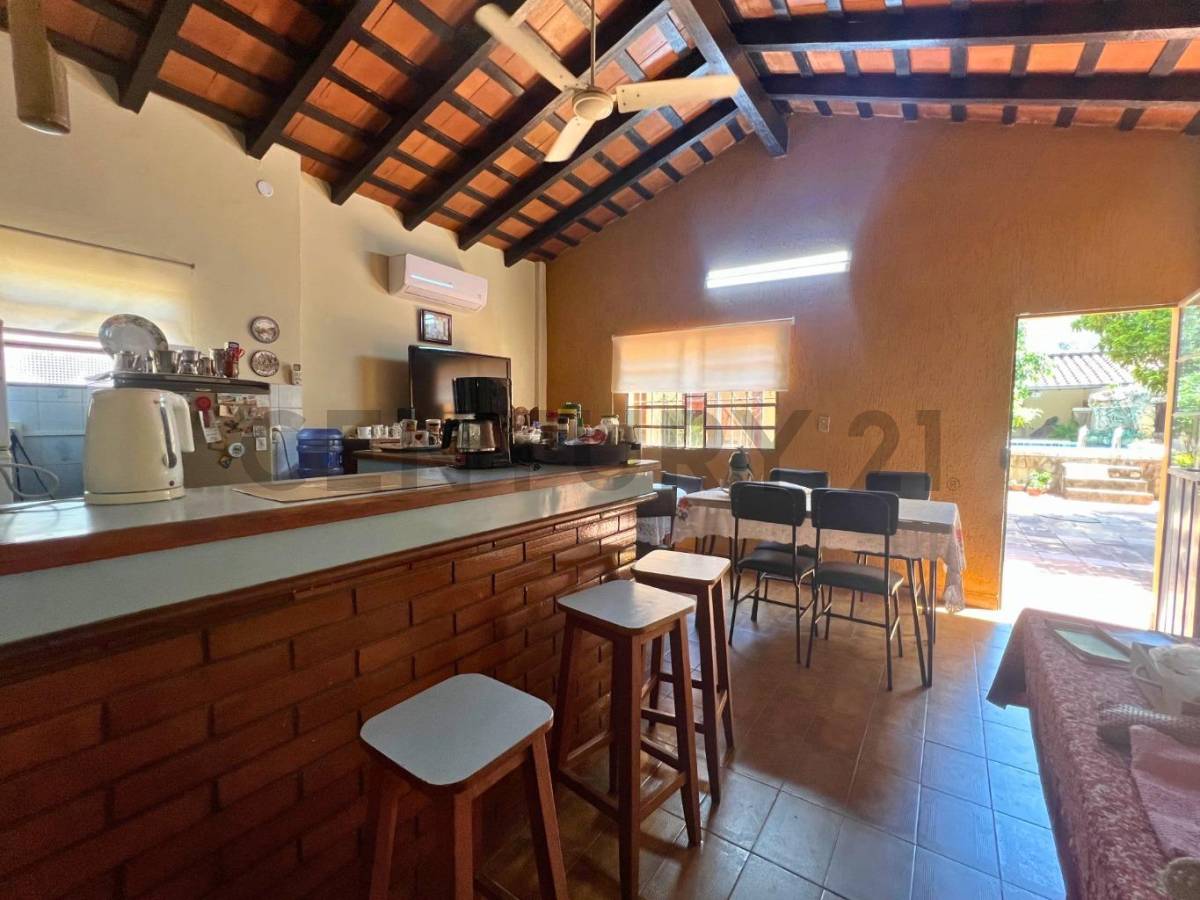 CASA CON EXCELENTE UBICACIÓN EN BARRIO LOS LAURELES - imagen 12