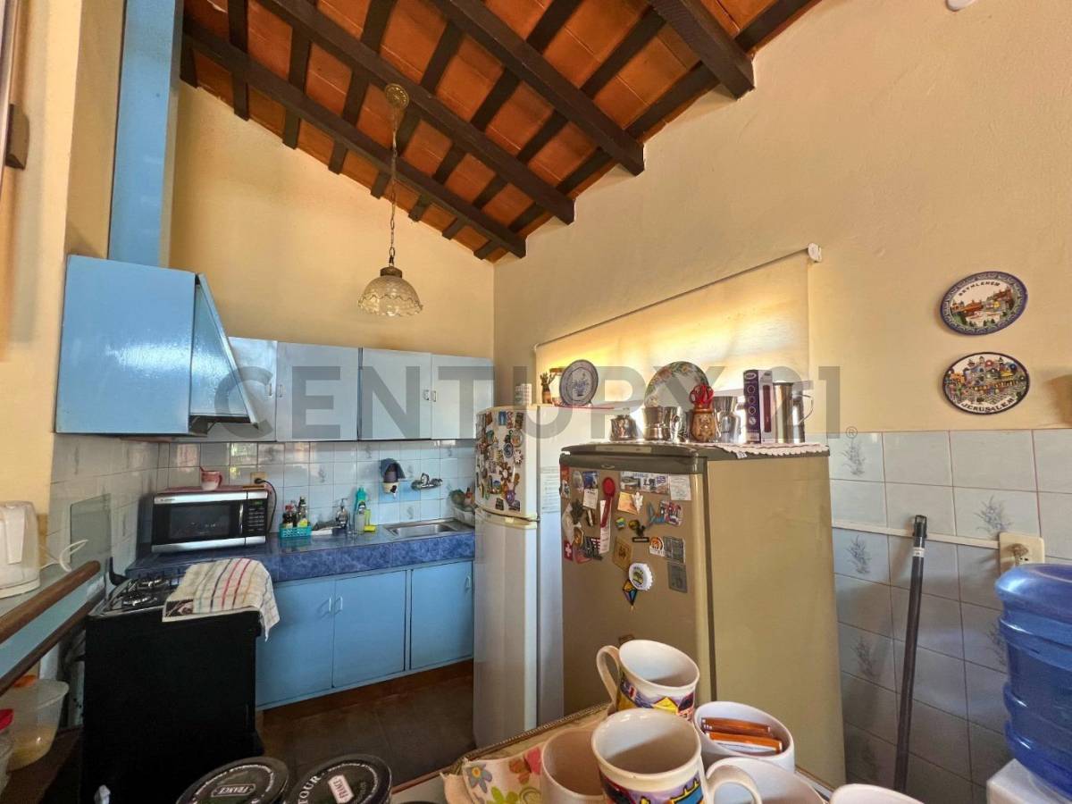 CASA CON EXCELENTE UBICACIÓN EN BARRIO LOS LAURELES - imagen 13