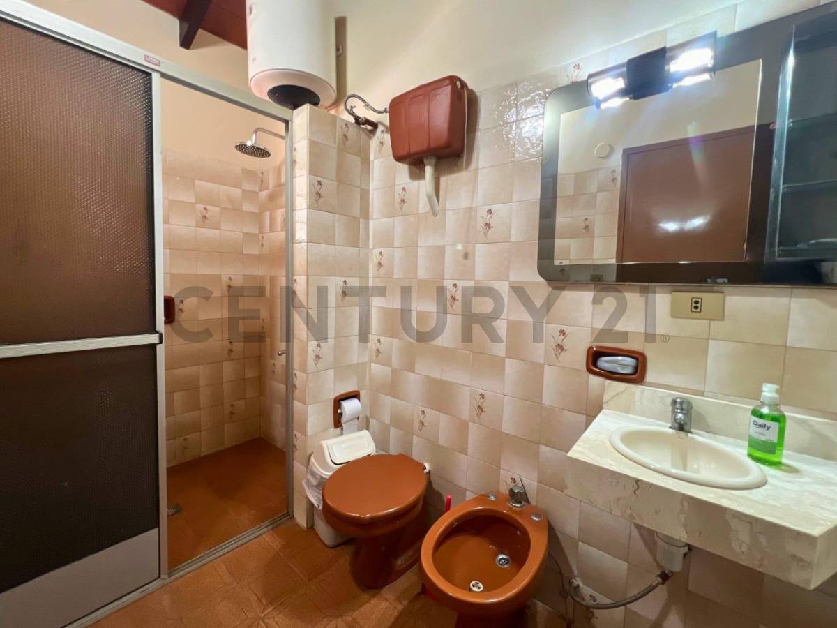 CASA CON EXCELENTE UBICACIÓN EN BARRIO LOS LAURELES - imagen 23