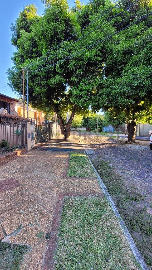 EN VENTA AMPLIA PROPIEDAD EN BARRIO MBOCAYATY - imagen 2