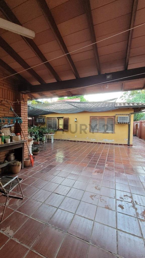 EN VENTA AMPLIA PROPIEDAD EN BARRIO MBOCAYATY - imagen 3