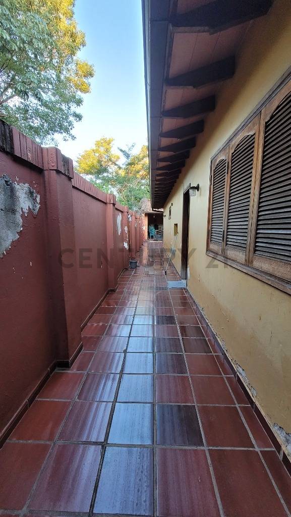 EN VENTA AMPLIA PROPIEDAD EN BARRIO MBOCAYATY - imagen 6