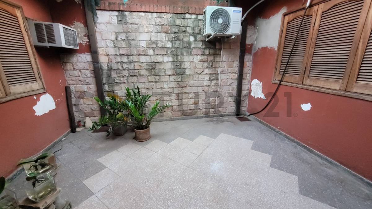 EN VENTA AMPLIA PROPIEDAD EN BARRIO MBOCAYATY - imagen 8