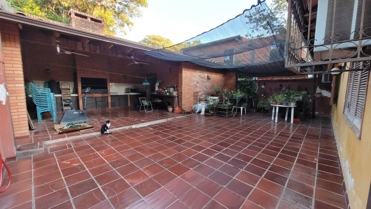 EN VENTA AMPLIA PROPIEDAD EN BARRIO MBOCAYATY - imagen 10