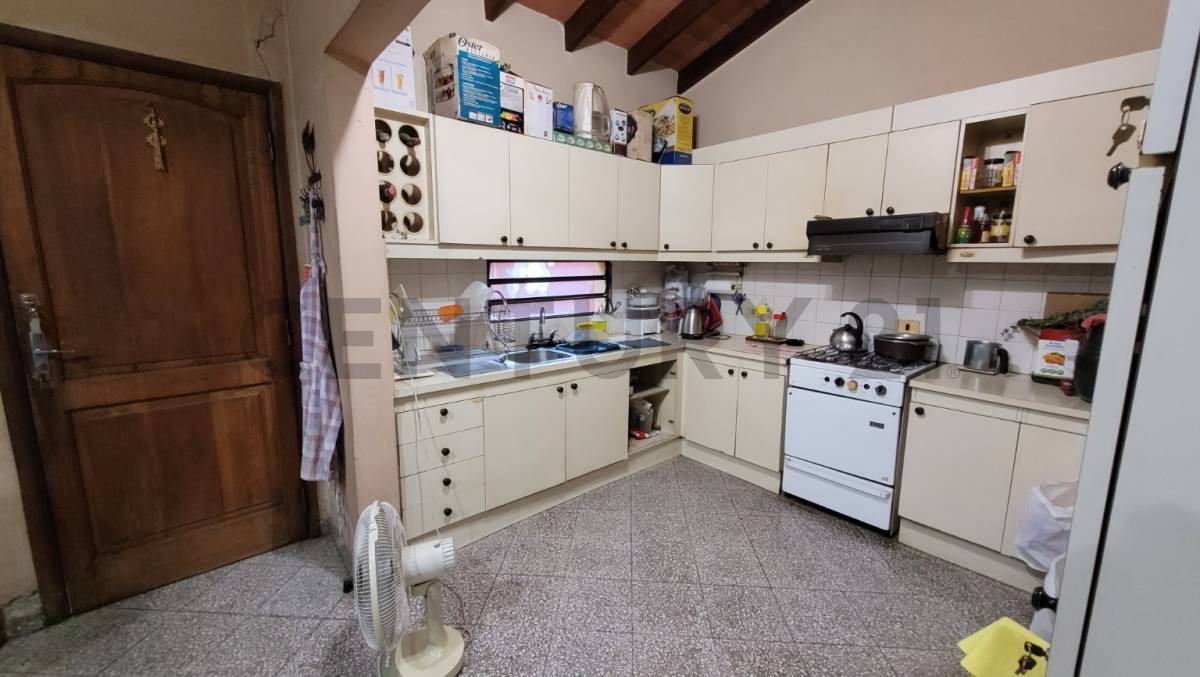 EN VENTA AMPLIA PROPIEDAD EN BARRIO MBOCAYATY - imagen 11
