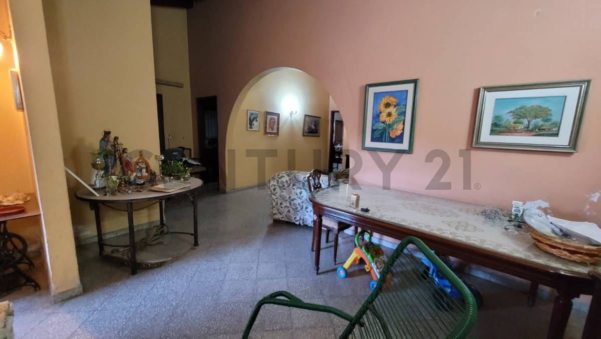 EN VENTA AMPLIA PROPIEDAD EN BARRIO MBOCAYATY - imagen 12