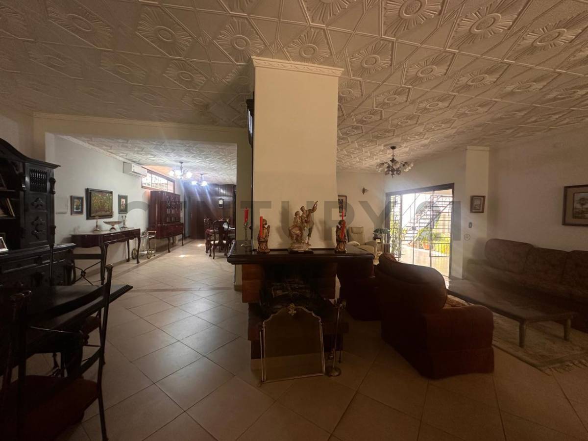 Se vende amplia y elegante casa ideal para familias que buscan comodidad - 5