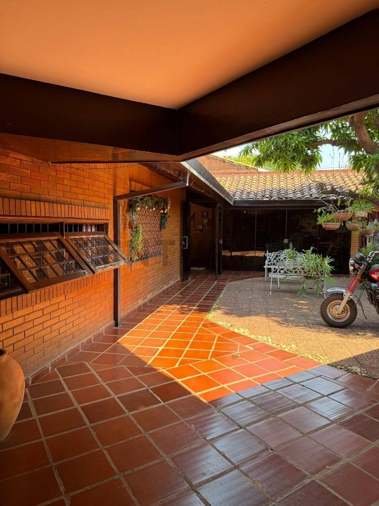 VENDO IMPORTANTE PROPIEDAD Mburucuyá, Asunción - 16