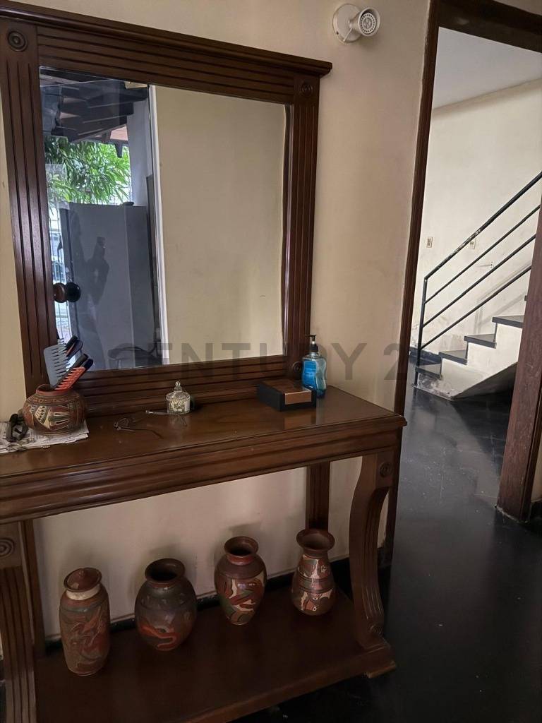 VENDO AMPLIA CASA A DEMOLER O REFACCIONAR - imagen 2