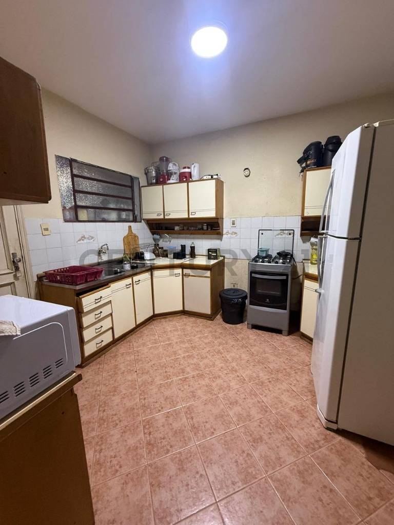 VENDO AMPLIA CASA A DEMOLER O REFACCIONAR - imagen 6