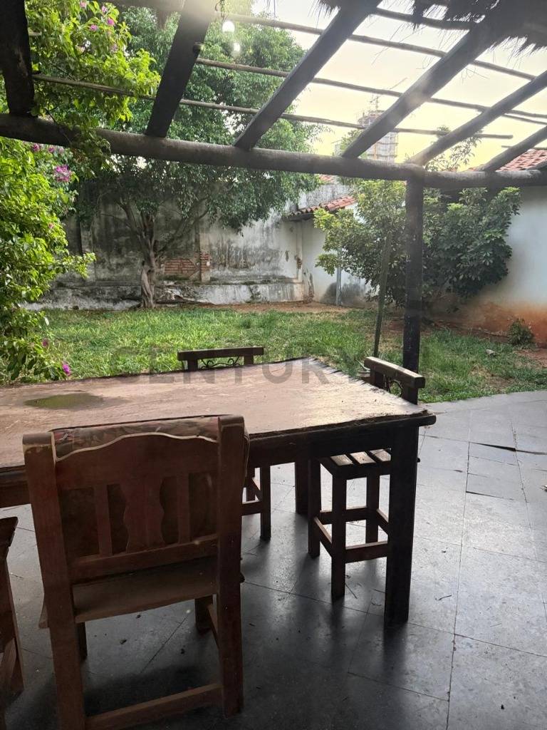 VENDO AMPLIA CASA A DEMOLER O REFACCIONAR - imagen 7