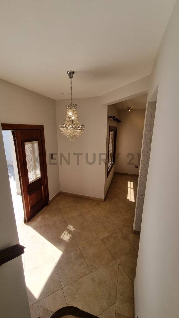 VENDO – Hermosa Casa en Barrio Mburucuyá, Asunción. - imagen 8