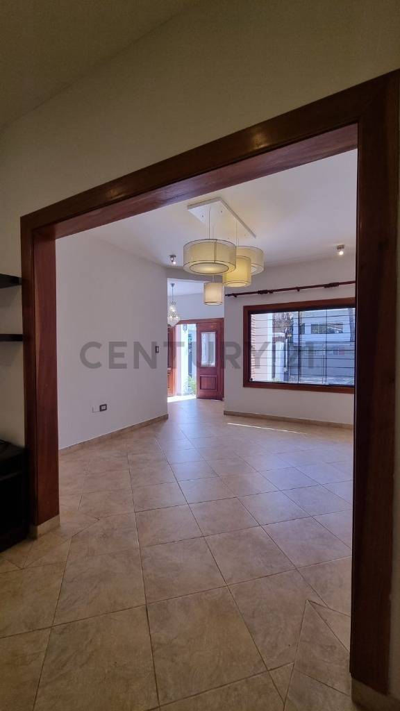 VENDO – Hermosa Casa en Barrio Mburucuyá, Asunción. - imagen 10