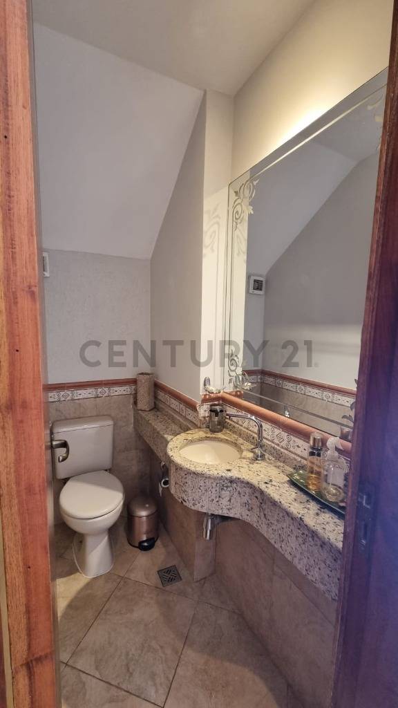 VENDO – Hermosa Casa en Barrio Mburucuyá, Asunción. - imagen 16