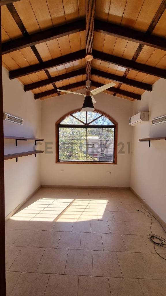 VENDO – Hermosa Casa en Barrio Mburucuyá, Asunción. - imagen 20
