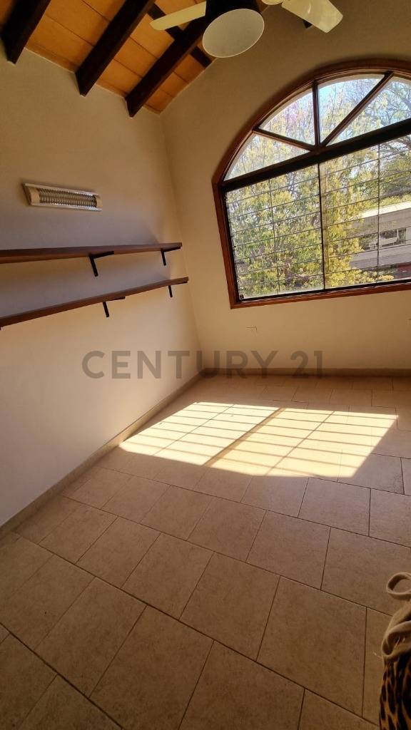 VENDO – Hermosa Casa en Barrio Mburucuyá, Asunción. - imagen 23