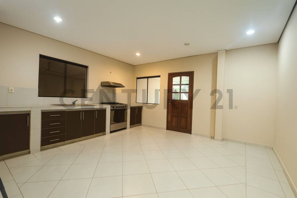EN VENTA – CASA EN BARRIO MARISCAL ESTIGARRIBIA - 17