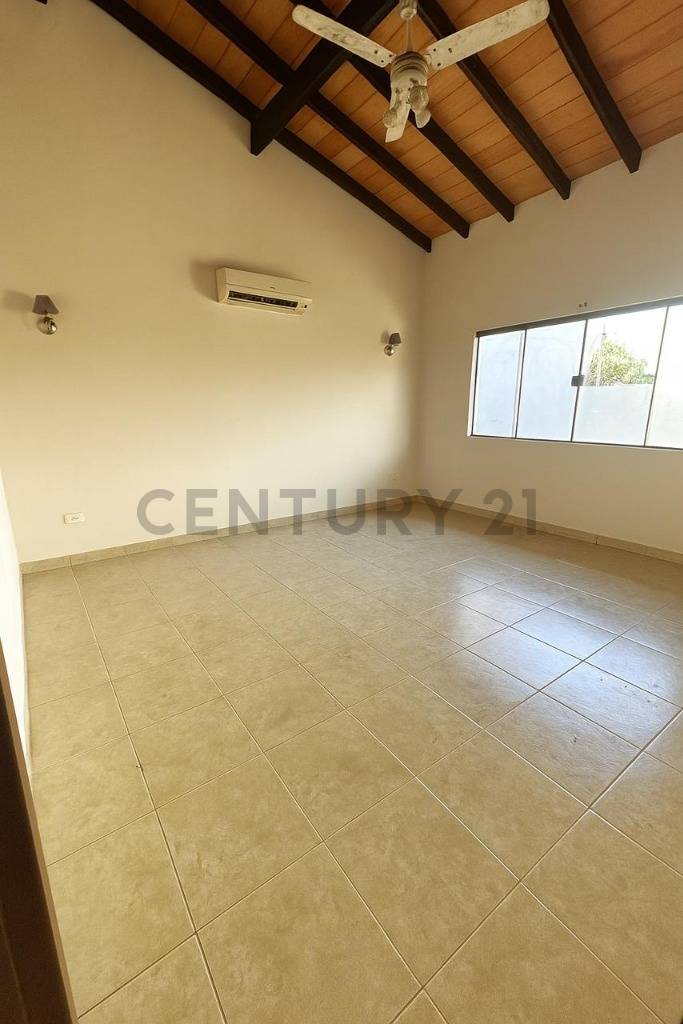 EN VENTA – CASA EN BARRIO MARISCAL ESTIGARRIBIA - 18