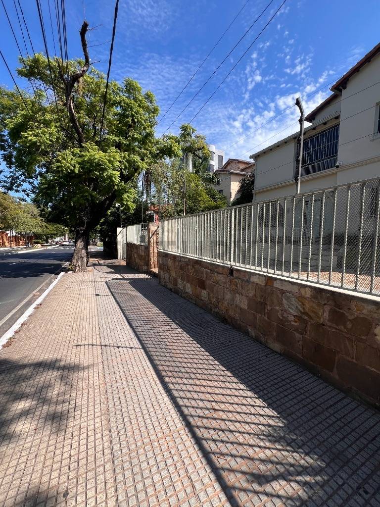 VENDO PROPIEDAD PARA INVERSIONISTA SOBRE AV. MARISCAL LOPEZ - 8