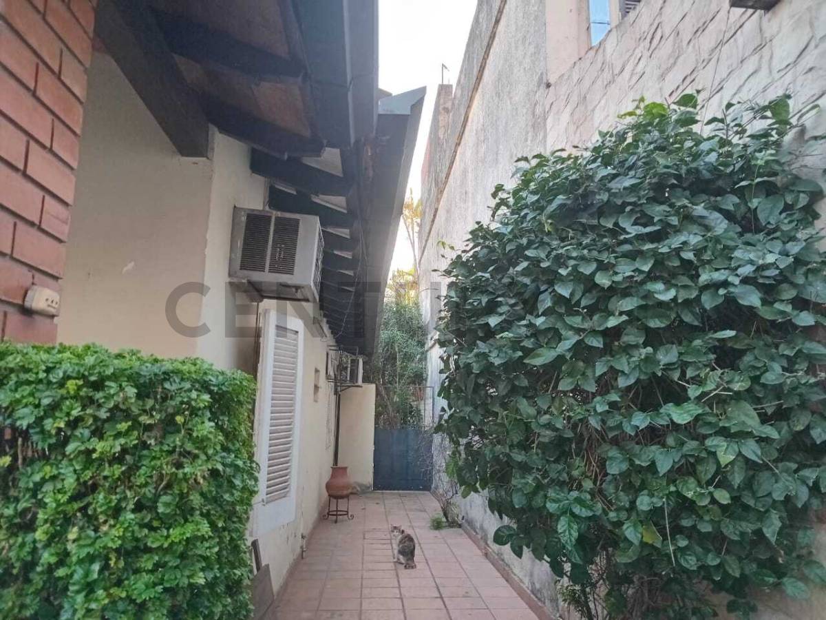 Se Vende Casa con ubicación estratégica en el barrio Mcal López - imagen 2