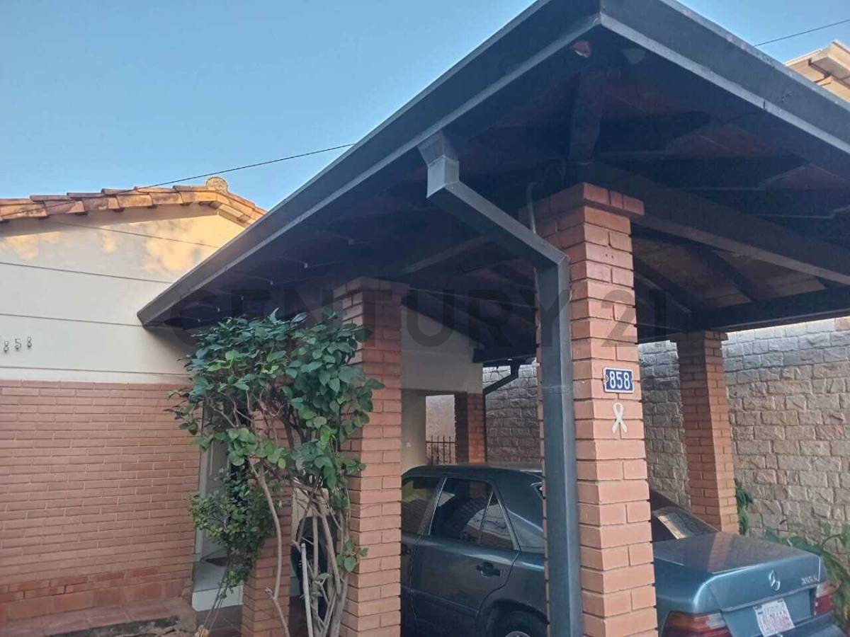 Se Vende Casa con ubicación estratégica en el barrio Mcal López - imagen 6
