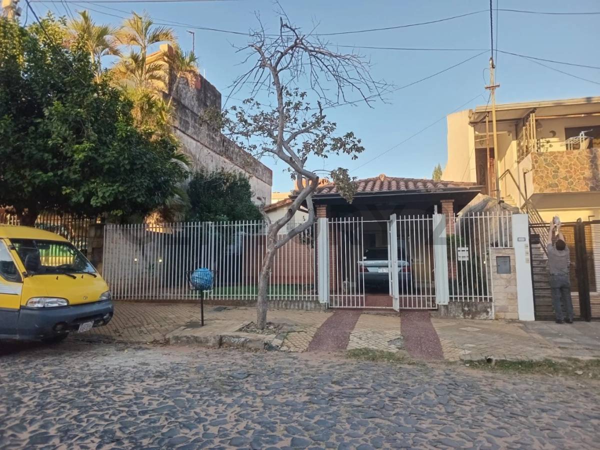 Se Vende Casa con ubicación estratégica en el barrio Mcal López - imagen 7