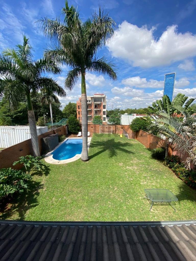 VENTA RESIDENCIA EN EL BARRIO MBURUCUYA - 1