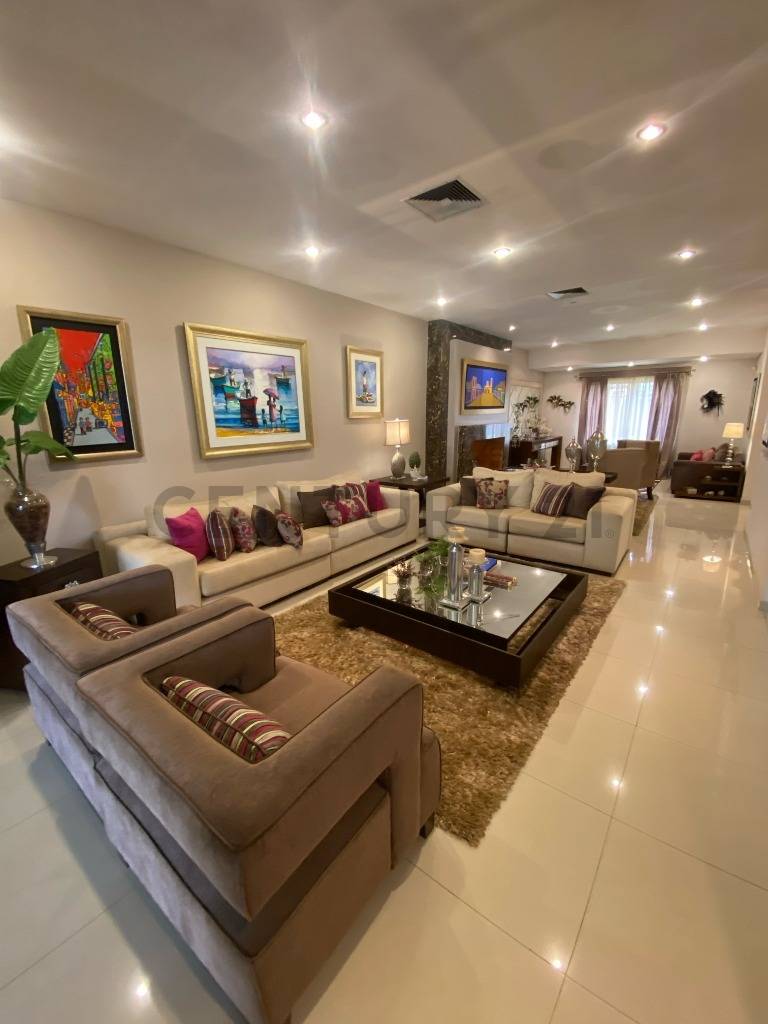 VENTA RESIDENCIA EN EL BARRIO MBURUCUYA - 5