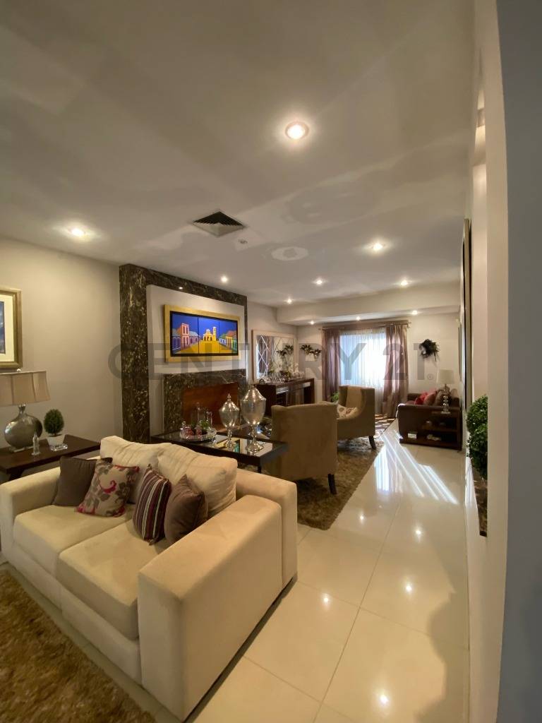 VENTA RESIDENCIA EN EL BARRIO MBURUCUYA - 6