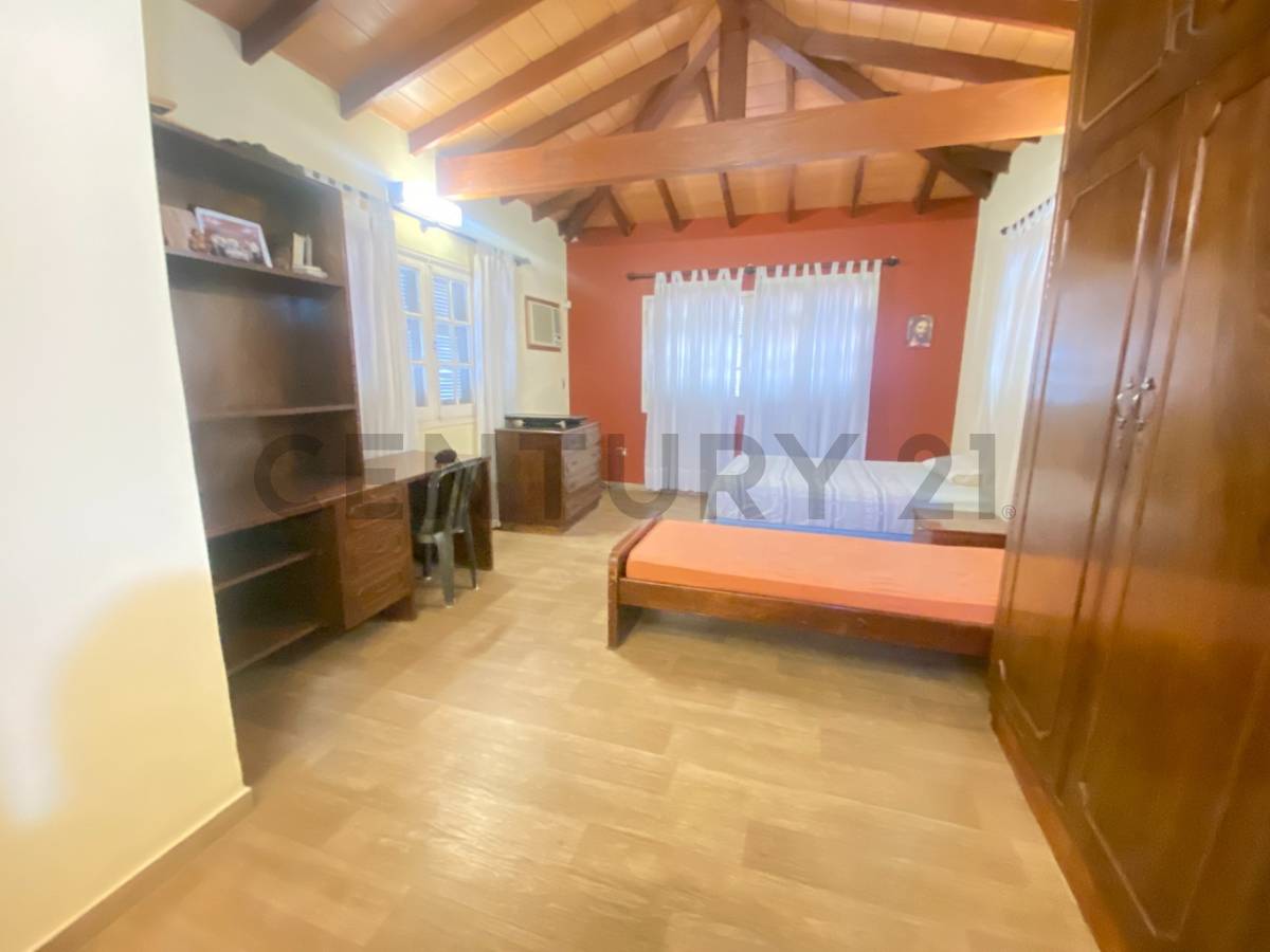 VENDO CASA DE 5 DORMITORIOS | BARRIO NAZARET - 9