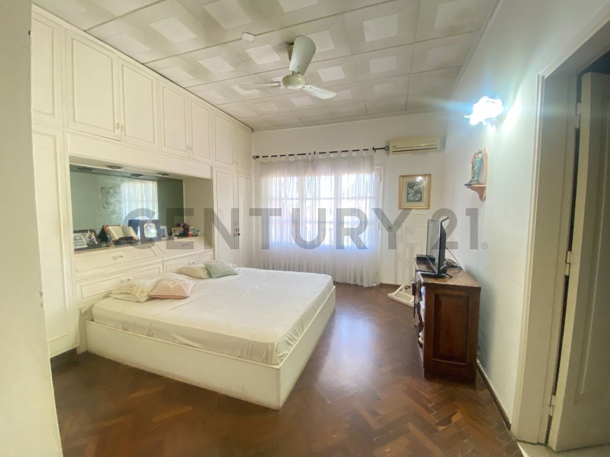 VENDO CASA DE 5 DORMITORIOS | BARRIO NAZARET - 13