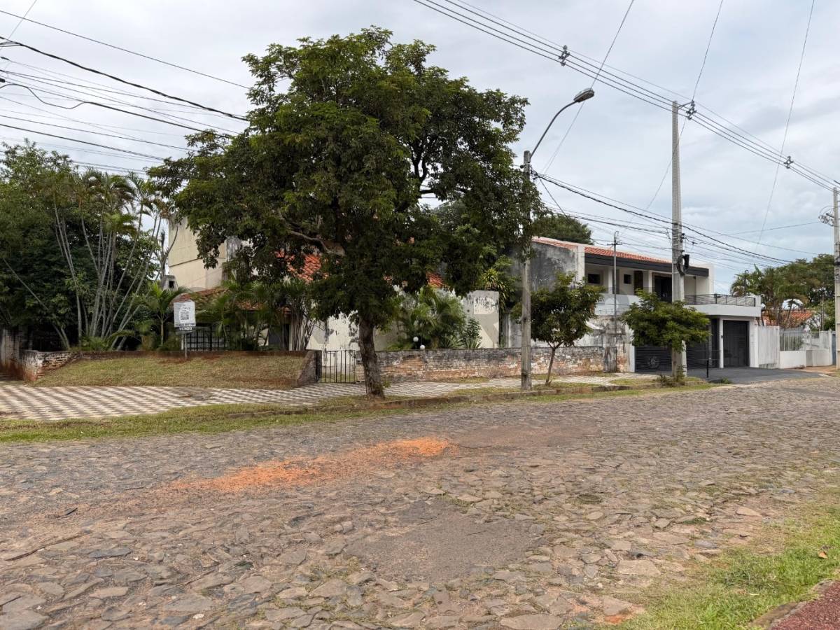 Oportunidad de desarrollo – Lote en esquina con alto potencial | Zona Mercado 4 - imagen 2