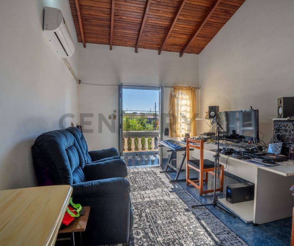 VENDO CASA EN ESQUINA EN BARRIO NAZARET - 2