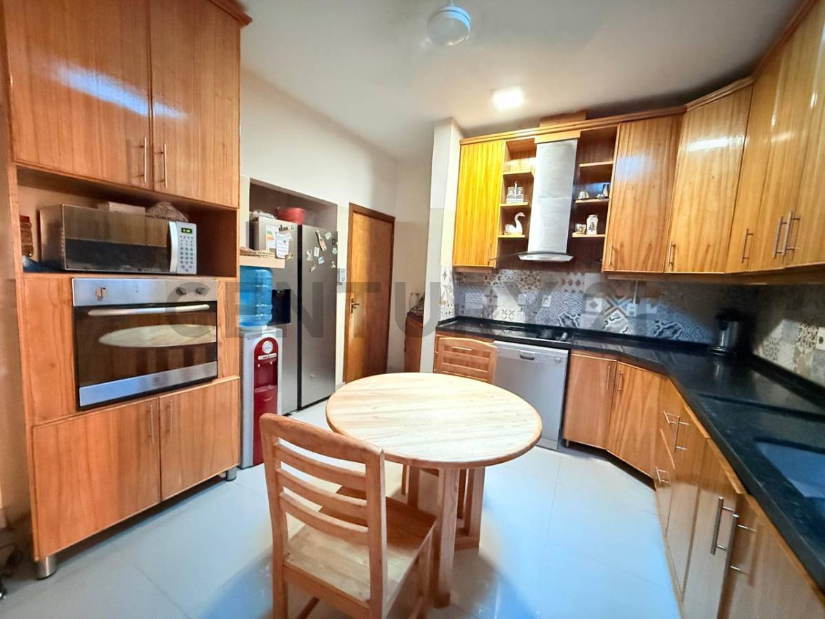 En venta residencia de 4 habitaciones en Bº Recoleta - 6