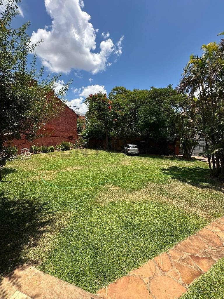 Vendo amplia propiedad con casa para refaccionar o demoler. Dos terrenos juntos. - 2