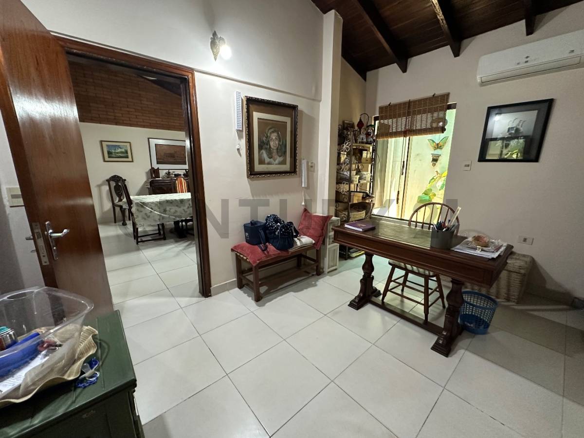 Vendo amplia propiedad con casa para refaccionar o demoler. Dos terrenos juntos. - 5