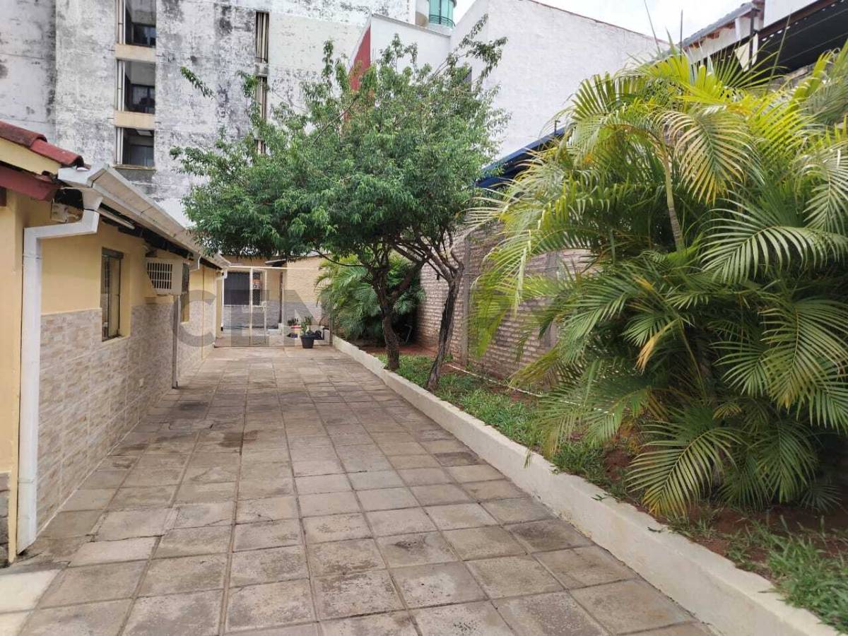 VENDO CASA C/ PATIO EN ASUNCIÓN, B° SAN VICENTE, EXCELENTE UBICACIÓN!! - 2