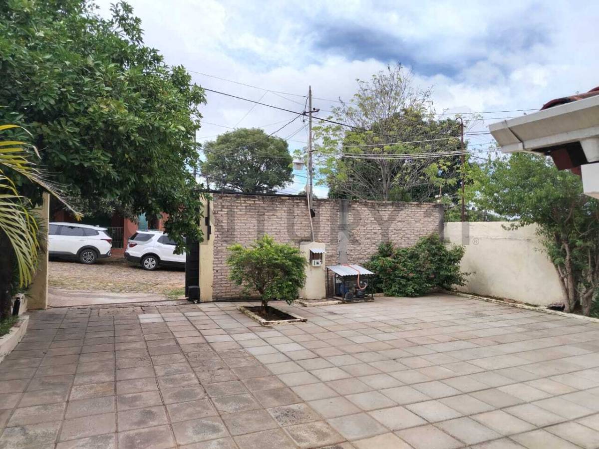 VENDO CASA C/ PATIO EN ASUNCIÓN, B° SAN VICENTE, EXCELENTE UBICACIÓN!! - 3
