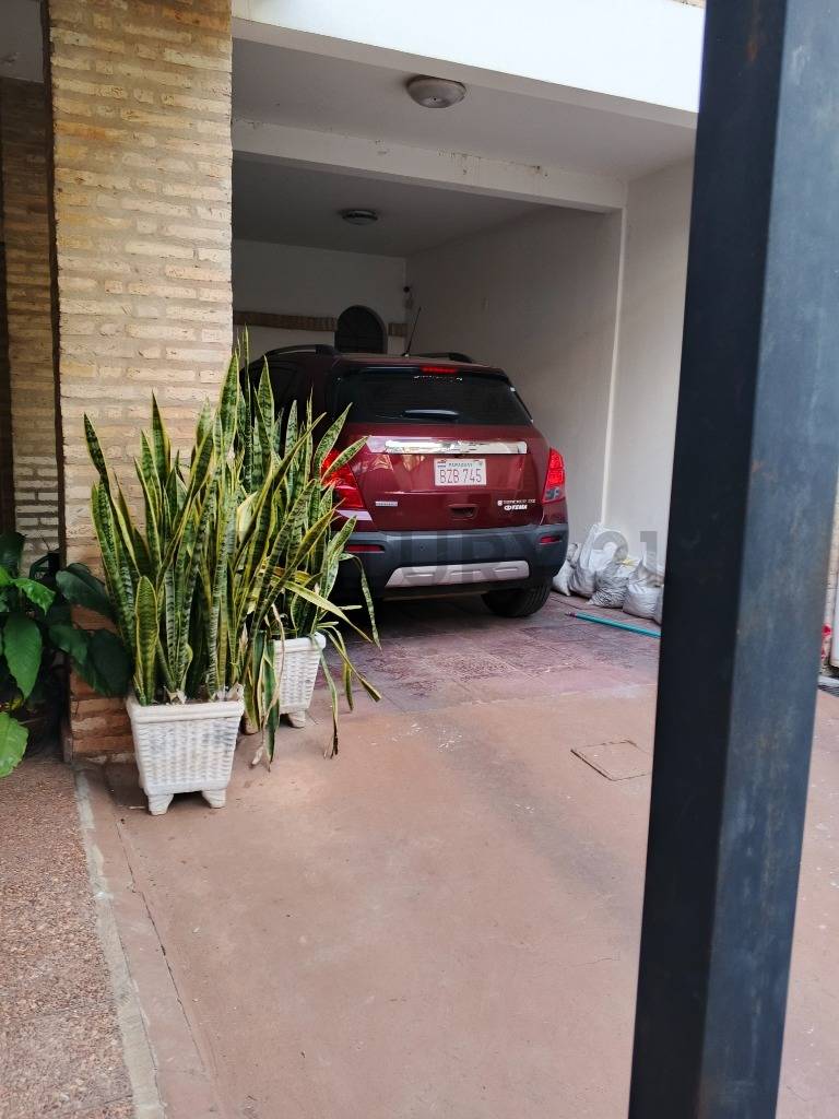 ¡Gran oportunidad en Barrio San Vicente! Casa de 2 niveles - imagen 2