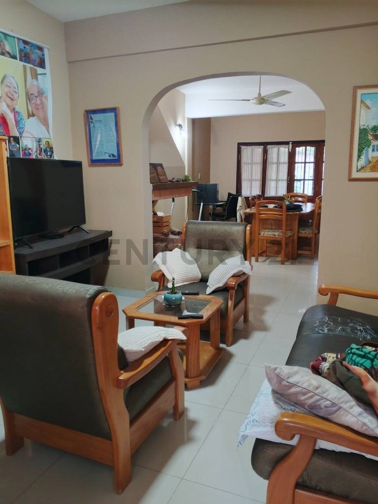 ¡Gran oportunidad en Barrio San Vicente! Casa de 2 niveles - imagen 3